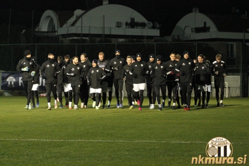 Večerni trening v Beleku. Večerni trening v Beleku.