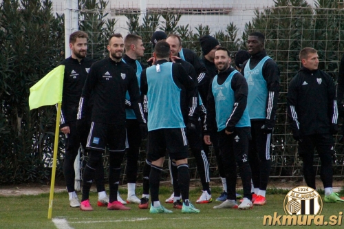 Nogometaši Mure na treningu v Beleku. Nogometaši Mure na treningu v Beleku.