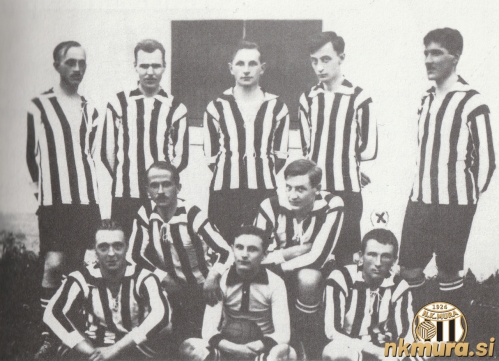 SK Mura iz leta 1925. Stojijo od leve: Emil Šimon, Franc Perkič, Koloman Keresturi, Laci Kardoš in Franc Ramovš. Srednja vrsta: Ludvik Norčič in Koloman Györi. Čepijo: Edi Gregorič, Franc Čenar in Ciril Hočevar.
