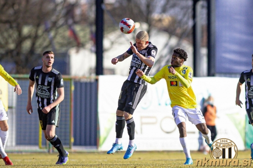 Luka Bobičanec in Nsana. Akcijo spremlja Nardin Mulahusejnović.