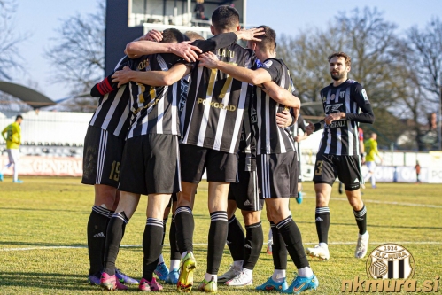 Veselje igralcev Mure na tekmi Mura : Bravo, 13. februar 2022.