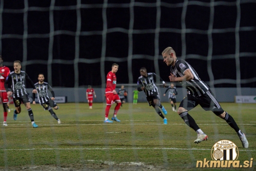 Luka Bobičanec po doseženem zadetku. Luka Bobičanec po doseženem zadetku.