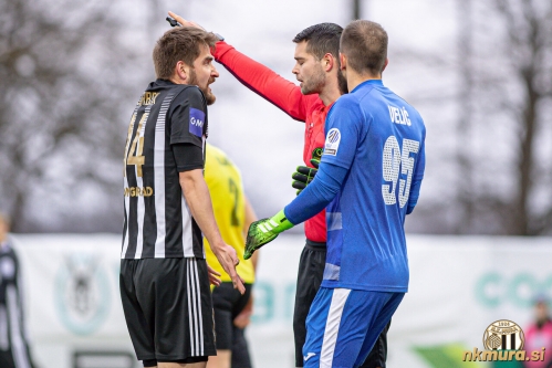 Nik Lorbek, glavni sodnik Martin Matoša in vratar Radomelj Emil Velić.