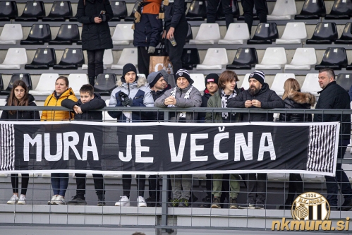 Gledalci so po porazu proti Radomljam razočarani zapuščali Fazanerijo.