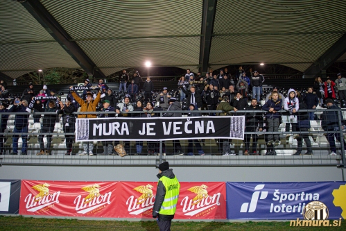 Južna tribuna po koncu tekme med Muro in Celjem (2. marec 2022).