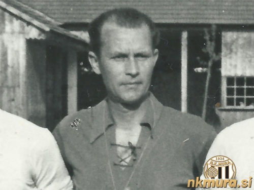 Vladimir Kukanja je nekdanji igralec Mure, član upravnega odbora NZS, nogometni trener in sodnik. Leta 1949 je prejel priznanje NZS-ja. Vladimir Kukanja je nekdanji igralec Mure, član upravnega odbora NZS, nogometni trener in sodnik. Leta 1949 je prejel priznanje NZS-ja.