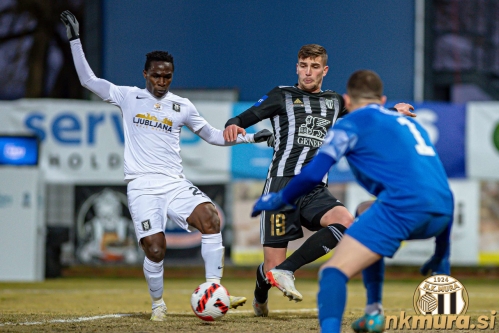 Eric Boakye je potisnil žogo v lastno mrežo. Eric Boakye je potisnil žogo v lastno mrežo.