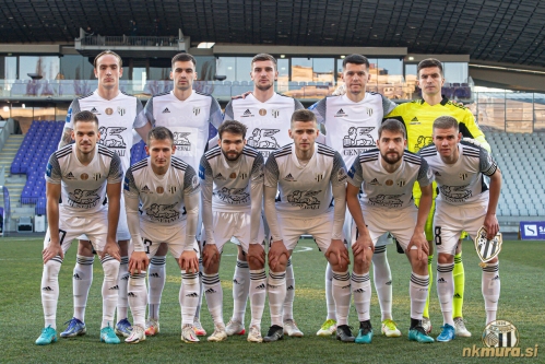 Enajsterica Mure proti Mariboru. Stojijo od leve: Marin Karamarko, Jan Gorenc, Nardin Mulahusejnović, Mirlind Daku in Marin Ljubić. Čepijo: Tomi Horvat, Klemen Šturm, Klemen Pucko, Amar Beganović, Nik Lorbek in Luka Bobičanec.