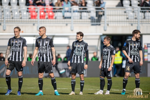 Muraši pred pričetkom tekme v Sežani. Od leve: Marin Karamarko, Gregor Balažic, Klemen Pucko, Klemen Šturm in Nik Lorbek. Muraši pred pričetkom tekme v Sežani. Od leve: Marin Karamarko, Gregor Balažic, Klemen Pucko, Klemen Šturm in Nik Lorbek.