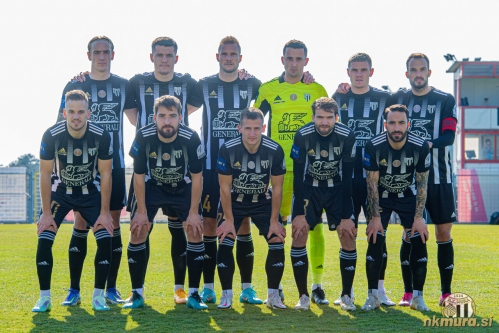 Začetna enajsterica Mure proti Taboru (19. marec 2022). Stojijo od leve: Marin Karamarko, Mirlind Daku, Gregor Balažic, Marko Zalokar, Luka Bobičanec, Žiga Kous. Čepijo: Tomi Horvat, Nik Lorbek, Klemen Šturm, Klemen Pucko in Mitja Lotrič. Začetna enajsterica Mure proti Taboru (19. marec 2022). Stojijo od leve: Marin Karamarko, Mirlind Daku, Gregor Balažic, Marko Zalokar, Luka Bobičanec, Žiga Kous. Čepijo: Tomi Horvat, Nik Lorbek, Klemen Šturm, Klemen Pucko in Mitja Lotrič.