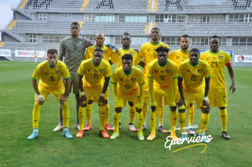 Samisindin Ouro je debitiral v izbrani vrsti Toga proti Sierra Leoneju (24. marec 2022). Nosil je dres s številko 22.