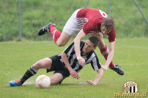 Strelec zadetka za Muro Leon Šeruga in nekdanji Muraš Mario Zlatar.