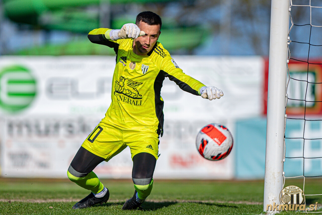 Marko Zalokar na tekmi Mura : Aluminij (18. april 2022). Marko Zalokar na tekmi Mura : Aluminij (18. april 2022).