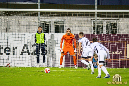 Tomi Horvat je v 96. minuti premagal vratarja Rozmana in dosegel tretji zadetek za Muro.