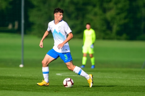 Srđan Kuzmić v dresu slovenske reprezentance U19 Srđan Kuzmić v dresu slovenske reprezentance U19