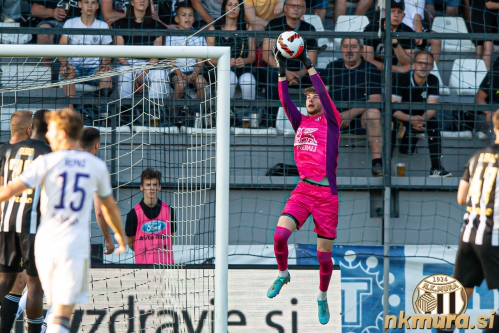 Debi Vida Šumenjaka na članskem nivoju. Debitiral je 22. maja 2022 na tekmi Mura : Maribor, star 17 let. Debi Vida Šumenjaka na članskem nivoju. Debitiral je 22. maja 2022 na tekmi Mura : Maribor, star 17 let.