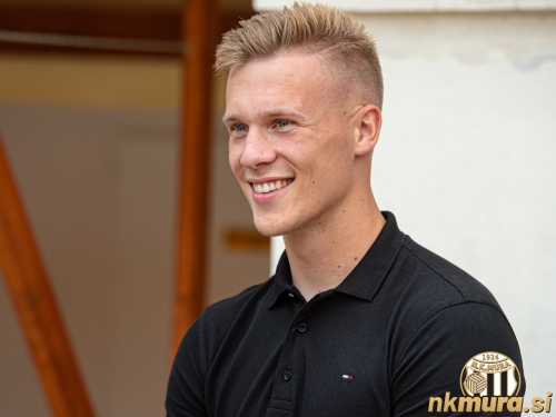 Klemen Mihelak na skupni večerji pred pričetkom priprav za sezono 2022/23. Klemen Mihelak na skupni večerji pred pričetkom priprav za sezono 2022/23.