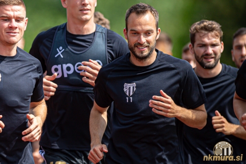 Trening Mure. V ospredju je Žiga Kous. Trening Mure. V ospredju je Žiga Kous.