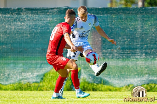 Žan Buček v akciji. Žan Buček v akciji.