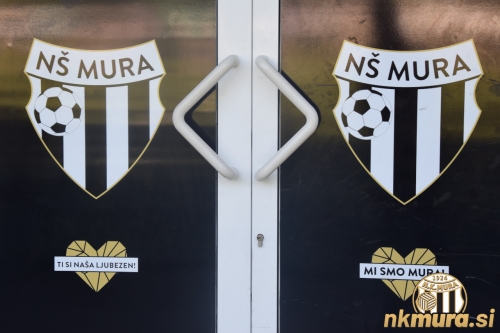 Vhod v slačilnice stadiona Fazanerija.