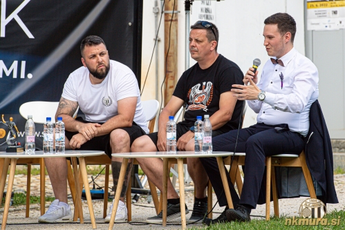 Ustvarjalci podcasta Doj se prosi. Od leve: Smiljan Kuhar, Zvonko Žekš in Matjaž Vöröš. Ustvarjalci podcasta Doj se prosi. Od leve: Smiljan Kuhar, Zvonko Žekš in Matjaž Vöröš.