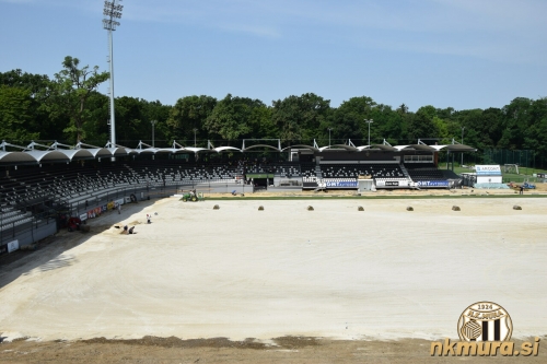 Pogled proti zahodnemu delu stadiona. Pogled proti zahodnemu delu stadiona.
