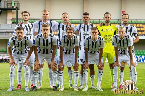 Začetna enajsterica Mure na tekmi v Kišinjevu. Stojijo od leve: Nikola Petković, Gregor Balažic, Matic Maruško, Darick Kobie Morris, Matko Obradović, Žiga Kous. Čepijo: Mihael Klepač, Amar Beganović, Klemen Pucko, Luka Bobičanec in Tio Cipot. Začetna enajsterica Mure na tekmi v Kišinjevu. Stojijo od leve: Nikola Petković, Gregor Balažic, Matic Maruško, Darick Kobie Morris, Matko Obradović, Žiga Kous. Čepijo: Mihael Klepač, Amar Beganović, Klemen Pucko, Luka Bobičanec in Tio Cipot.