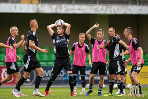 Trening Mure pred prvo evropsko preizkušnjo. Od leve: Tio Cipot, Gregor Balažic, Nikola Petković, Niko Kasalo, Martin Šroler, Matic Maruško in Jan Đapo. Trening Mure pred prvo evropsko preizkušnjo. Od leve: Tio Cipot, Gregor Balažic, Nikola Petković, Niko Kasalo, Martin Šroler, Matic Maruško in Jan Đapo.
