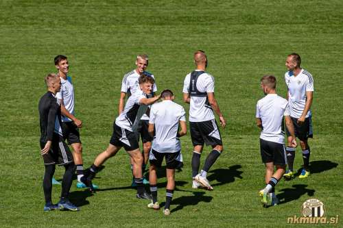 Uradni trening Mure pred povratno tekmo s Sfîntul Gheorgheom. Uradni trening Mure pred povratno tekmo s Sfîntul Gheorgheom.