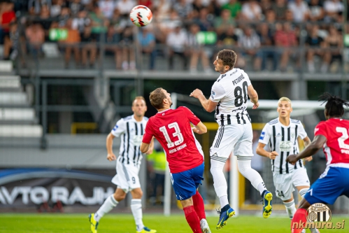 Nikola Petković je dosegel prvi zadetek za Muro. Ob njem je Teodor Lungu. Nikola Petković je dosegel prvi zadetek za Muro. Ob njem je Teodor Lungu.