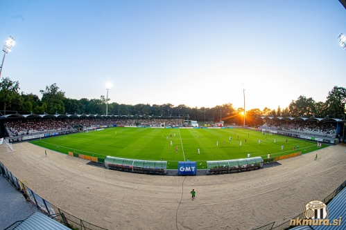 Prva tekma Mure na novi zelenici. Prva tekma Mure na novi zelenici.