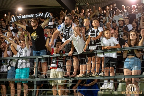 Veselje po koncu tekme. Veselje po koncu tekme.