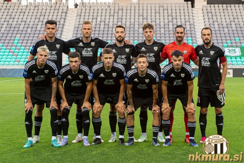 Stojijo od leve: Mirlin Daku, Gregor Balažic, Nik Lorbek, Kai Cipot, Matko Obradović in Žiga Kous. Čepijo: Tio Cipot, Mihael Klepač, Amar Beganović, Martin Šroler in Srđan Kuzmić. Stojijo od leve: Mirlin Daku, Gregor Balažic, Nik Lorbek, Kai Cipot, Matko Obradović in Žiga Kous. Čepijo: Tio Cipot, Mihael Klepač, Amar Beganović, Martin Šroler in Srđan Kuzmić.