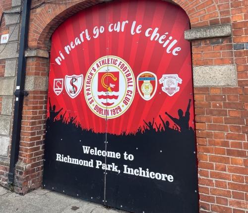 Mura bo tekmo igrala na stadionu Richmond Park.