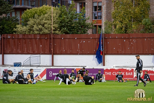 Uradni trening Mure na Richmod Parku v Dublinu. Uradni trening Mure na Richmod Parku v Dublinu.
