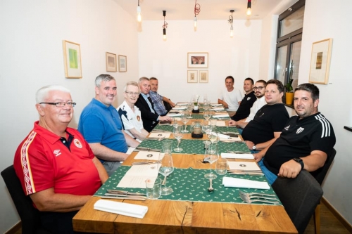 Delegaciji Mure in St. Patrick's Athletica na večerji.