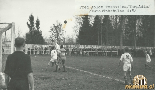 Sobočani so se z zmago nad Tekstilcem uvrstili med 32 najboljših ekip v pokalu maršala Tita. Na fotografiji je akcija pred vrati Tekstilca. Sobočani so se z zmago nad Tekstilcem uvrstili med 32 najboljših ekip v pokalu maršala Tita. Na fotografiji je akcija pred vrati Tekstilca.