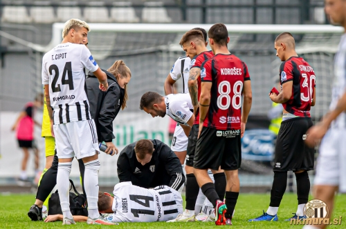 Nik Lorbek je po ostrem štartu obležal na tleh. Nik Lorbek je po ostrem štartu obležal na tleh.