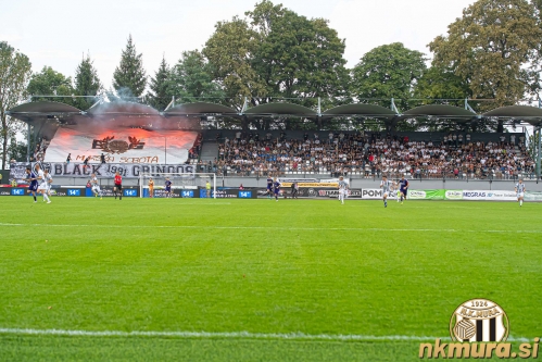Izjemna kulisa na prekmursko - štajerskem derbiju. Izjemna kulisa na prekmursko - štajerskem derbiju.