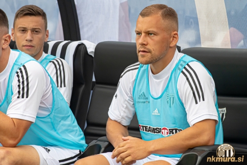 Domantas Šimkus je bil prvič v kadru za tekmo. Domantas Šimkus je bil prvič v kadru za tekmo.