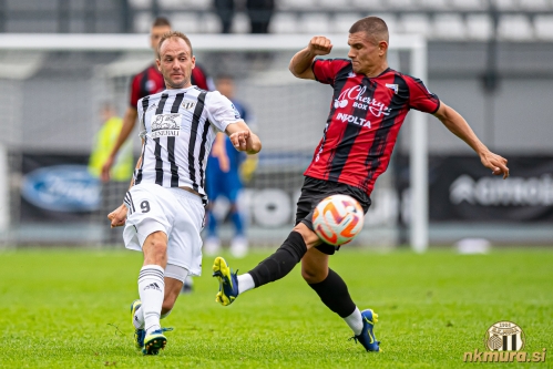 Matic Maruško je proti Taboru (13. avgust 2022) odigral 300. uradno tekmo v dresu Mure. Matic Maruško je proti Taboru (13. avgust 2022) odigral 300. uradno tekmo v dresu Mure.