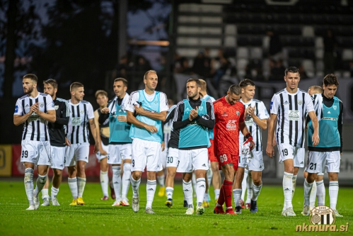 Pozdrav navijačem po tekmi Mura : Koper (11. 9. 2022).