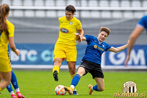 Članica Pomurja Evelina Kos na tekmi proti Radomljam, 2. oktobra 2022. Članica Pomurja Evelina Kos na tekmi proti Radomljam, 2. oktobra 2022.