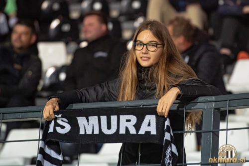 Navijačica Mure. Navijačica Mure.