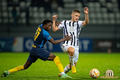 Amar Beganović in Bi Nene Junior Gbamble. Amar Beganović in Bi Nene Junior Gbamble.