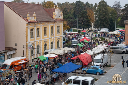 Pogled na Trezino senje. V ozadju hotel Zvezda oz. nekdanji Dobray. Pogled na Trezino senje. V ozadju hotel Zvezda oz. nekdanji Dobray.