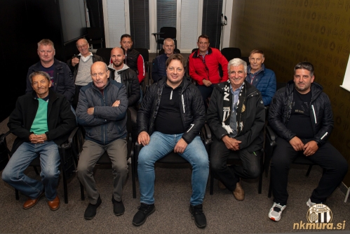Spredaj od leve: Jože Horvat Didi, Milan Koblencer, Robert Kuzmič, Karel Glažar, Denis Rajbar. Srednja vrsta: Feri Cifer, Denis Žilavec, Zoran Cirkvenčić. Zadnja vrsta: Franjo Jandl, Vladimir Kokol, Jože Kosi, Goran Gutalj. Manjka Štefan Černjavič. Spredaj od leve: Jože Horvat Didi, Milan Koblencer, Robert Kuzmič, Karel Glažar, Denis Rajbar. Srednja vrsta: Feri Cifer, Denis Žilavec, Zoran Cirkvenčić. Zadnja vrsta: Franjo Jandl, Vladimir Kokol, Jože Kosi, Goran Gutalj. Manjka Štefan Černjavič.