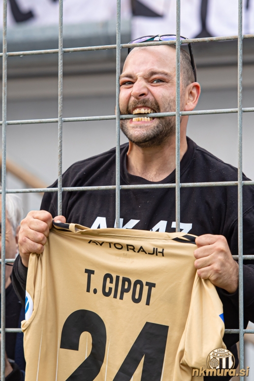 Veselje po zmagi v Sežani.