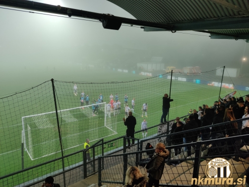 Pozdrav navijačem po koncu tekme. Pozdrav navijačem po koncu tekme.