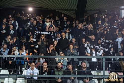 Dobro popolnjene tribune Fazanerije.